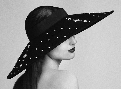 The bonnet: a royal and refined accessory