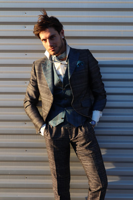 #marcocastelli: UN DANDY #MADEINITALY IN LOVE CON #CLEOFEFINATI insieme a #bentley e #berkeley