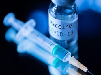 Vaccino Covid, Pfizer: è efficace al 95% e non ha effetti avversi gravi, l’annuncio al termine della sperimentazione