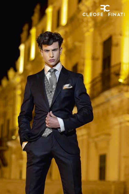 suit-ceremony-man-midnight-blue-hand-chest-cleofe-finati
